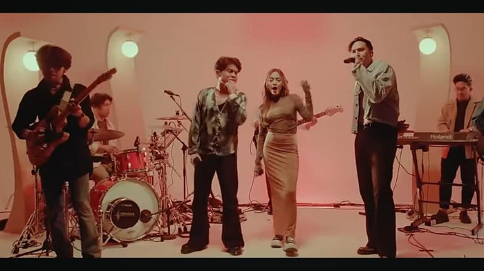 Juicy Luicy & Adrian Khalif feat Mahalini