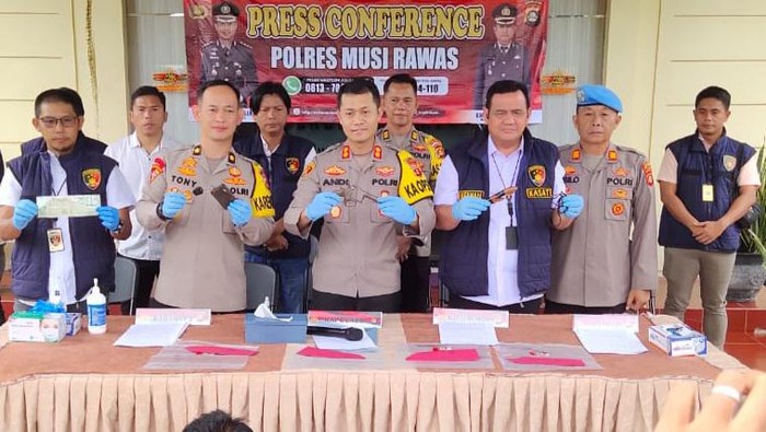 Kedua perampok sadis berpistol-bersajam gasak mobil Tirwan ditangkap polisi.