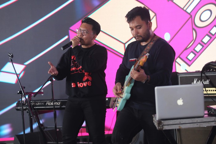 Keljo saat manggung di d'Pop Music Day.