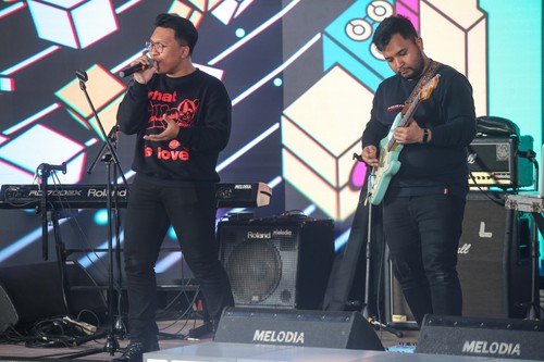 Keljo saat manggung di d'Pop Music Day.