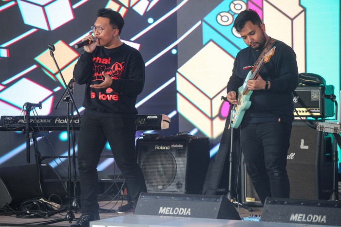 Keljo saat manggung di d'Pop Music Day.