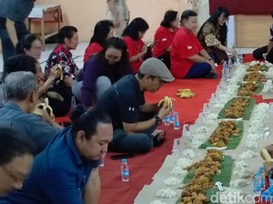 Guyubnya Warga Jomblang Semarang Berbuka dengan Komunitas Keturunan Tionghoa