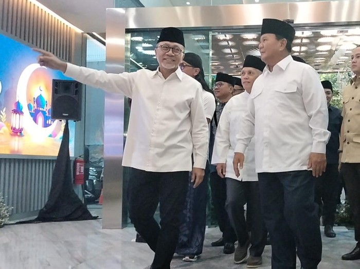 Ketua Umum PAN, Zulkifli Hasan atau Zulhas menggelar buka puasa bersama dengan capres nomor urut 2, Prabowo Subianto.