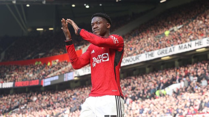 MANCHESTER, ENGLAND - MARCH 09: Kobbie Mainoo of Manchester United walks off after being substituted during the Premier League match between Manchester United and Everton FC at Old Trafford on March 09, 2024 in Manchester, England. (Photo by Matthew Peters/Manchester United via Getty Images)