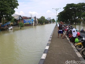 Banjir Jalan Pantura Karanganyar Demak Berangsur Surut, Begini Penampakannya