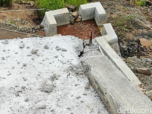 Muncul Retakan di Jembatan Baru Kedungkandang Gunungkidul