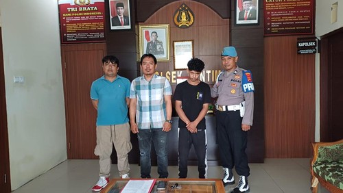 Lalu Chairul Anam, penjambret HP pelajar di Denpasar ditahan di Polsek Denpasar Timur. (Dok. Polresta Denpasar)