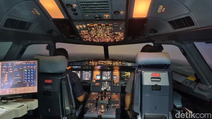 Lion Group Training Center, terdapat simulator pesawat bagi para pilot.