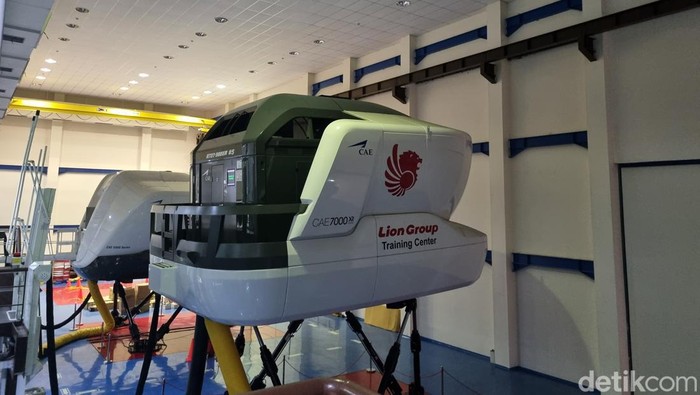 Lion Group Training Center Lion Group Training Center, terdapat simulator pesawat bagi para pilot.