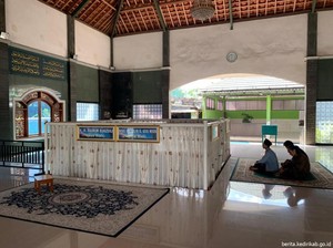 Biografi Gus Miek, Kiyai dengan Cerita Karomahnya yang di Luar Nalar