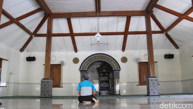 Masjid Baiturrohman yang berada di Komplek Makam Keluarga Tirtonatan Desa Ngadipurwo, Kecamatan Blora. Foto diunggah Kamis (21/3/2024).