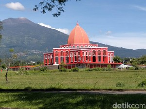8 Wisata Masjid Unik di Jawa Timur Wajib Dikunjungi saat Ramadan