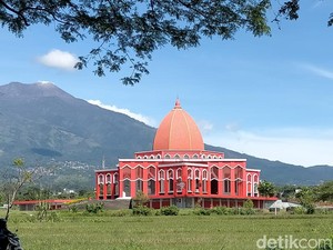 Masjid Merah Pasuruan, Destinasi Religi Instagramable 24 Jam