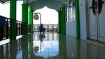 Kesejukan di Masjid Quba dengan Panorama Danau Limboto Gorontalo