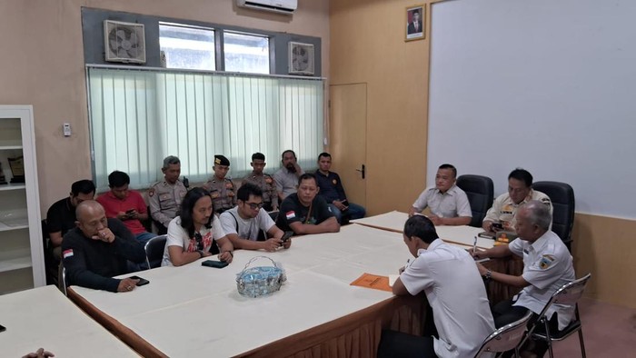 Masyarakat mempertanyakan status kepemilikan lahan di kawasan Simpang Lima Gumul, Kediri.