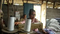Sejurus kemudian jasa pembuatan sepreinya laris manis, banyak pedagang Pasar Tanah Abang yang mulai mengajak untuk kerjasama. Melihat peluang itu Samuji mulai mengembangkan kembali bisnis lamanya yaitu memperbanyak mesin dengan cara meminjam KUR BRI terlebih saat itu Samuji tak memiliki pesaing. 