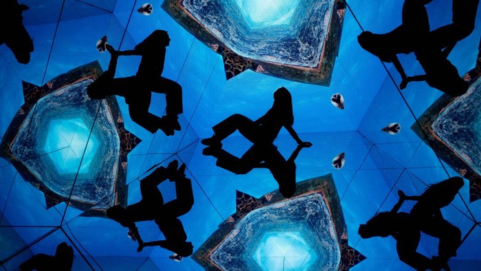 Menjelajahi Museum Cahaya di Madrid People attend a media presentation of the new Museo de la Luz (Museum of Light), which displays installations in which light is the main, if not the sole medium of creation, before its inauguration in Madrid, Spain, March 20, 2024. REUTERS/Susana Vera