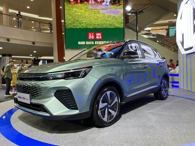 Lihat Lebih Dekat Wujud Mobil Hybrid Terbaru MG VS HEV