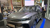 Mobil ini juga dilengkapi tiga mode berkendara yang dapat disesuaikan dengan kebutuhan. Ada juga teknologi KERS yang tersedia dalam tiga level supaya energi yang efisien, sehingga tidak perlu khawatir akan kehabisan daya. Foto: Luthfi Anshori/detikOto