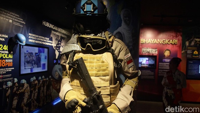 Momen Aktivis Pro Demokrasi Kunjungi Museum Polri Momen Aktivis Pro Demokrasi Kunjungi Museum Polri
