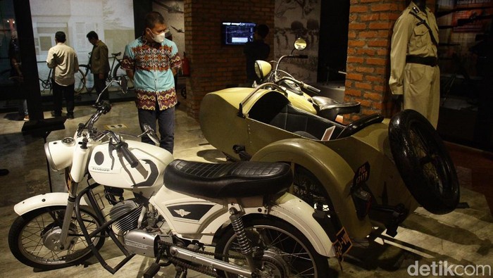 Momen Aktivis Pro Demokrasi Kunjungi Museum Polri Momen Aktivis Pro Demokrasi Kunjungi Museum Polri