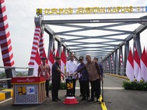 Momen Jokowi Resmikan Duplikasi Jembatan Kapuas di Pontianak