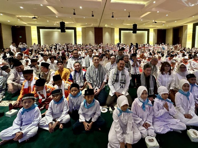 Momentum Berbagi dengan Ribuan Anak Yatim Binaan
