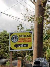 Nama tempat makan berikut ini benar-benar kreatif banget. Coba dicek, dijamin kamu bakal senyum dan mood naik lagi.