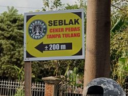 Nama Tempat Usaha yang Bikin Nyengir, Kreatif Banget!