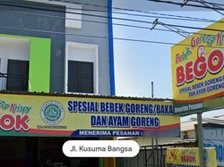 Nama Tempat Usaha yang Bikin Nyengir, Kreatif Banget!