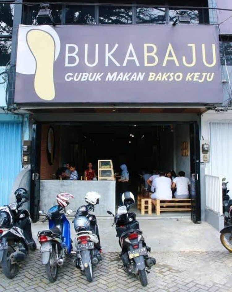 Nama Tempat Makan yang Bikin Nyengir, Kreatif Banget! Nama tempat makan berikut ini benar-benar kreatif banget. Coba dicek, dijamin kamu bakal senyum dan mood naik lagi.