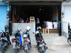 Nama Tempat Usaha yang Bikin Nyengir, Kreatif Banget!