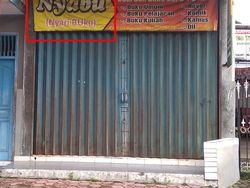 Nama Tempat Usaha yang Bikin Nyengir, Kreatif Banget!