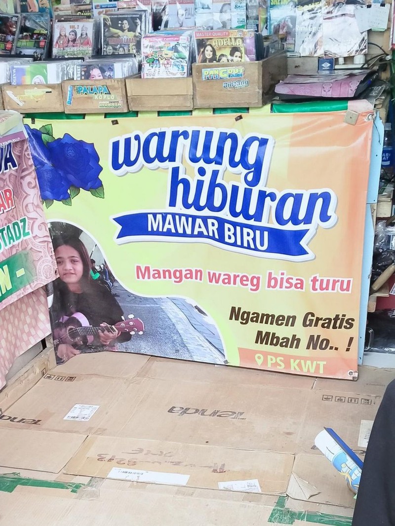 Nama tempat makan berikut ini benar-benar kreatif banget. Coba dicek, dijamin kamu bakal senyum dan mood naik lagi.