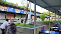 Traveler yang ingin berbuka puasa juga bisa melaksanakannya di sini. Lokasinya di halaman depan Masjid Istiqlal.