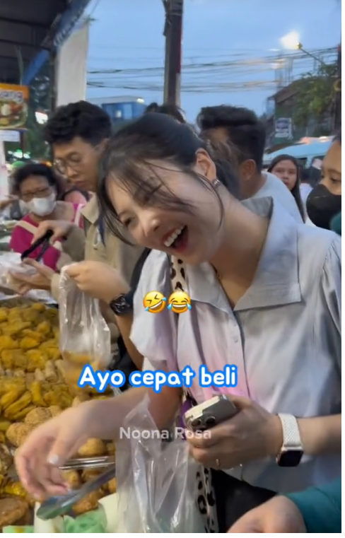 Noona Rosa berburu takjil