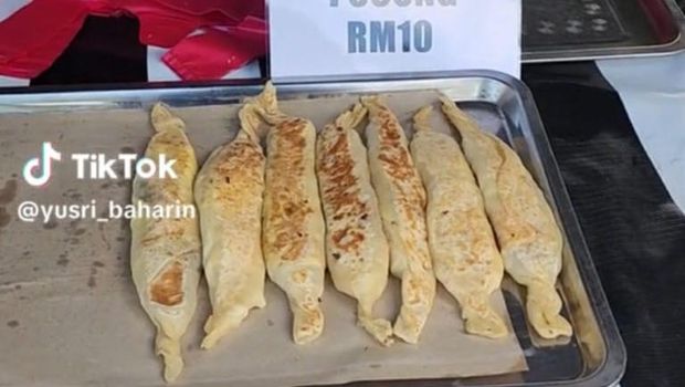 Nyeleneh! Di Bazar Ramadan Ini Ada Menu Roti Pocong Berkain Kafan