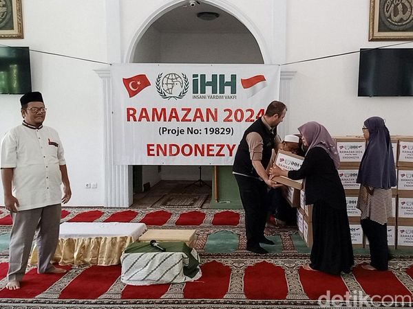 Organisasi Kemanusiaan dari Turki Berbagi 120 Paket Sembako