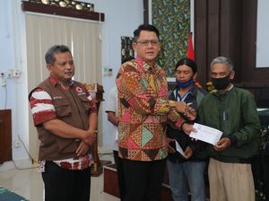 Pemkab Sleman Kembali Salurkan Bantuan Warga Terdampak Angin Kencang-Kebakaran