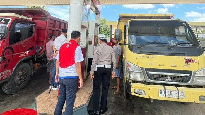 Pertamina Patra Niaga Regional Sumbagsel berkolaborasi dengan Polres Bengkulu Utara melakukan peninjauan ke sejumlah SPBU