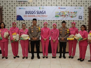 Polres Depok Gelar Bazar Sembako Murah