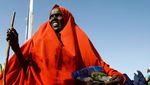 Potret Pengungsi Somalia Antre Menu Berbuka Puasa