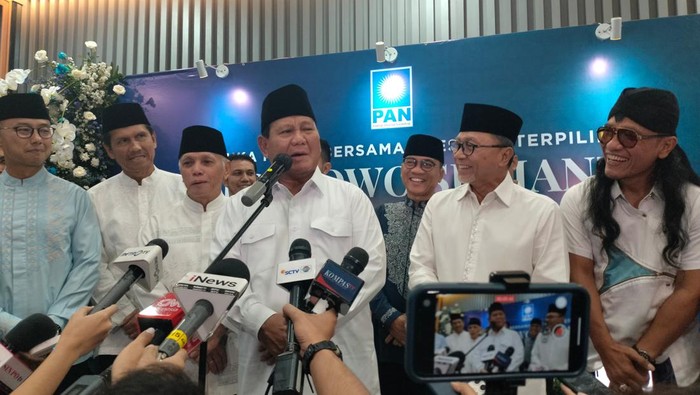 Prabowo Subianto usai buka puasa bersama dengan DPP PAN di kantor PAN, Jakarta Selatan, Kamis (21/3/2024).
