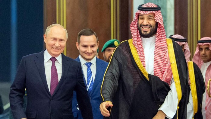 This handout picture provided by the Saudi Press Agency (SPA) shows Saudi Crown Prince Mohammed bin Salman (R) walking with Russian President Vladimir Putin during a welcoming ceremony in the capital Riyadh on December 6, 2023. Russian President Vladimir Putin arrived in Saudi Arabia on December 6 after visiting the United Arab Emirates, making a rare trip abroad as Moscow seeks to reassert itself on the global stage. (Photo by SPA / AFP) / RESTRICTED TO EDITORIAL USE - MANDATORY CREDIT 