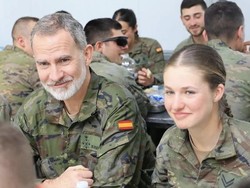 Foto Putri Spanyol Dikunjungi Ayahnya Raja Felipe di Tempat Pelatihan Militer