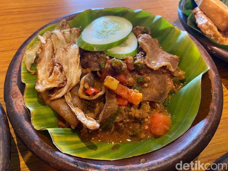 Bikin Jontor! Oseng Cumi dan Lidah di Sini Pedasnya Membara