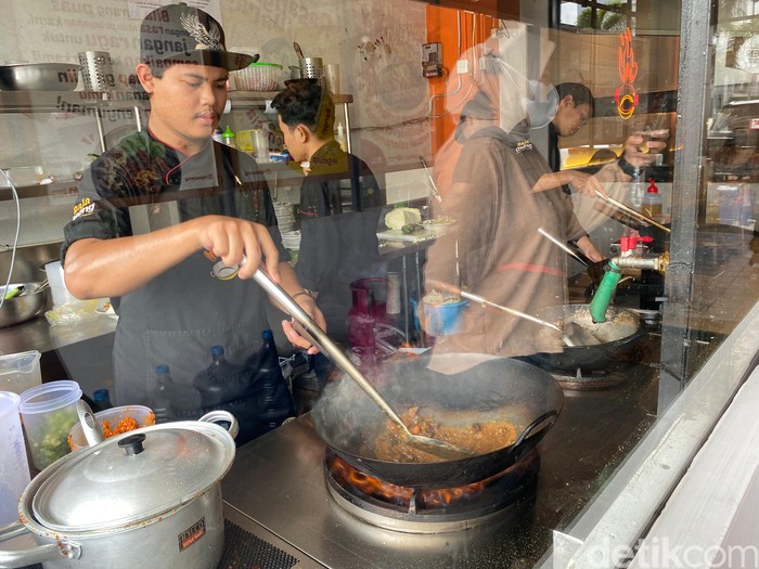 Raja Oseng, restoran di Gading Serpong yang menawarkan aneka oseng pedas dari level 1-5