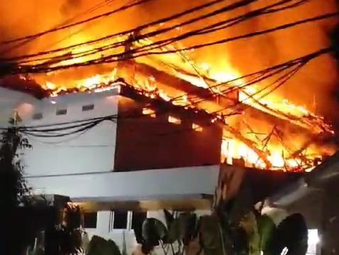 RS Gatoel terbakar