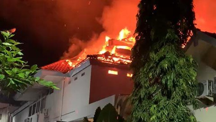RS Gatoel terbakar