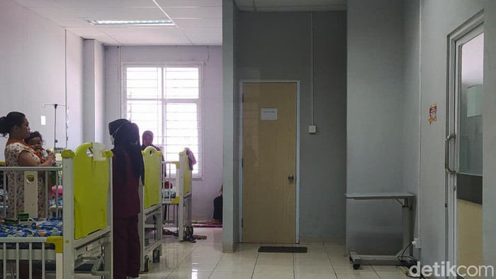 Ruang Perawatan Anak Pasien DBD di RSUD Cibabat Cimahi